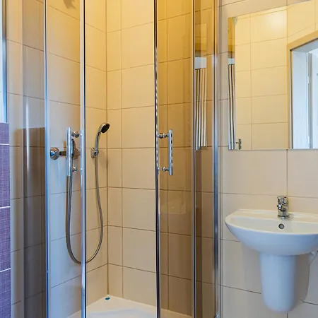 Barka - I Blisko Plazy Karwia