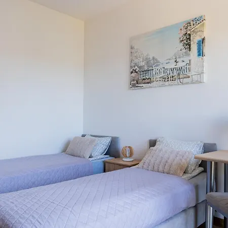 Barka - I Blisko Plazy * Karwia